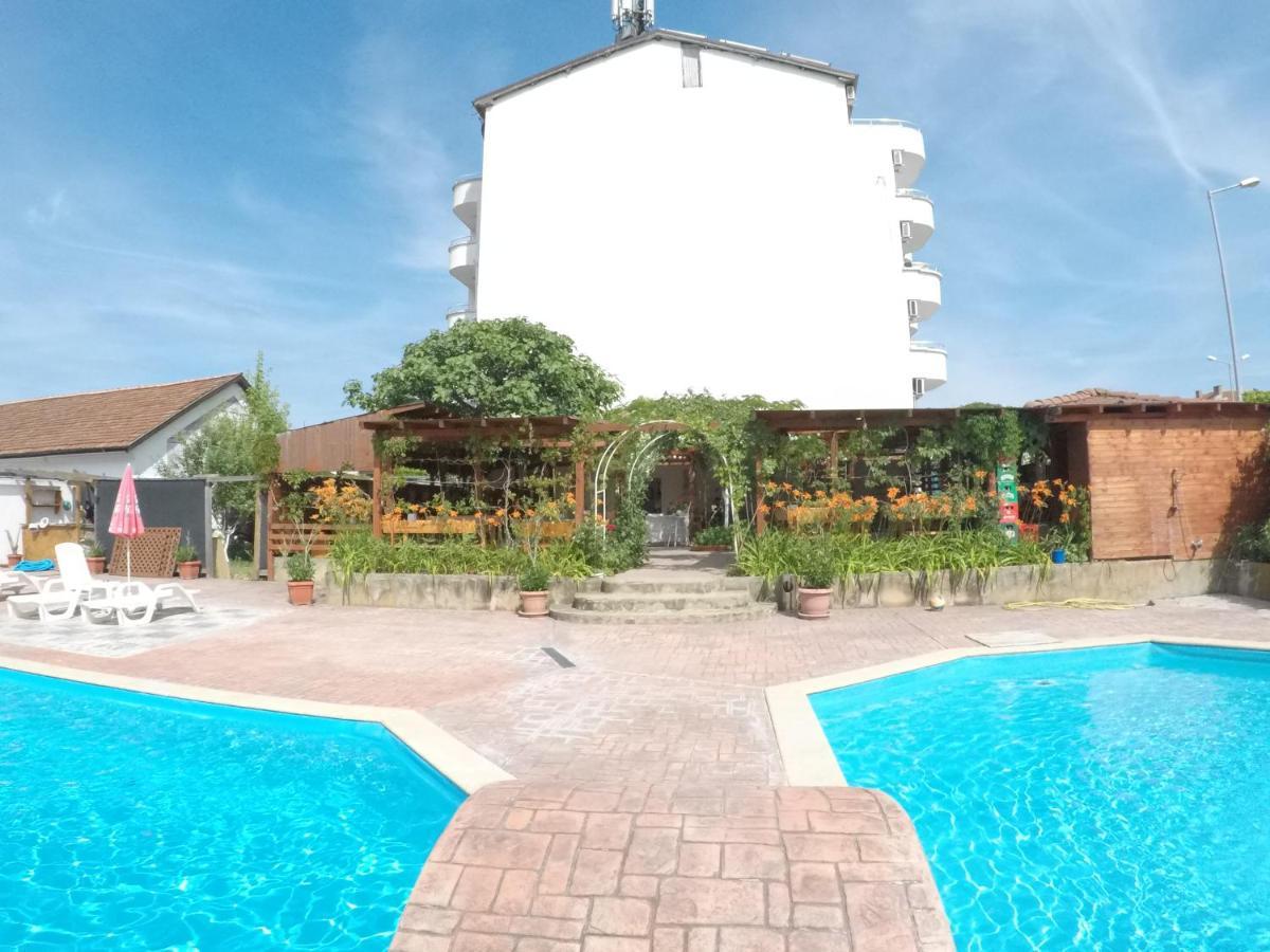 Alba Family Club Hotel Primorsko Buitenkant foto