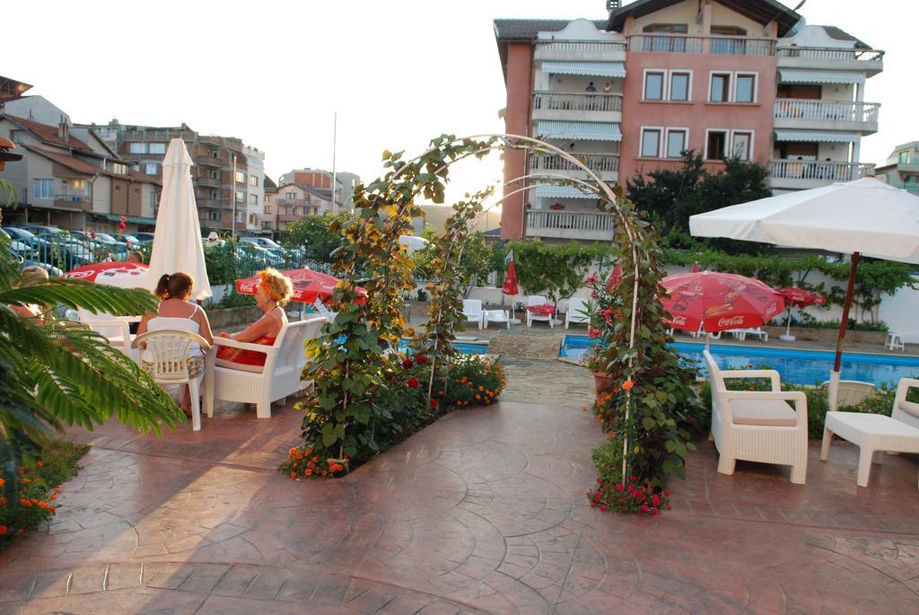 Alba Family Club Hotel Primorsko Buitenkant foto