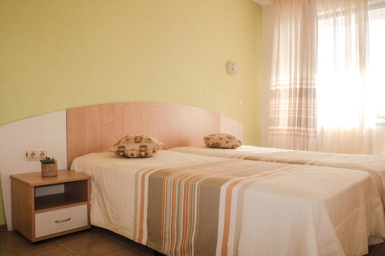 Alba Family Club Hotel Primorsko Buitenkant foto