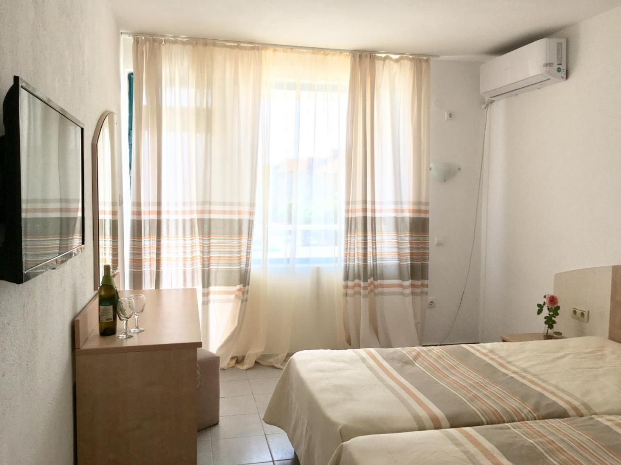 Alba Family Club Hotel Primorsko Buitenkant foto
