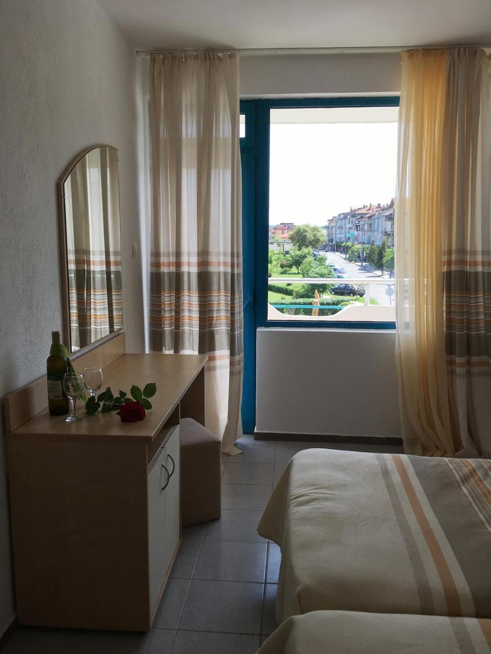 Alba Family Club Hotel Primorsko Buitenkant foto