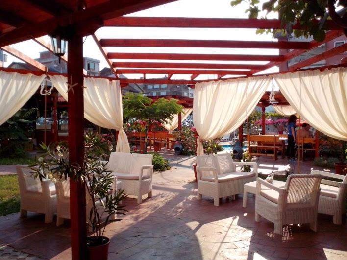 Alba Family Club Hotel Primorsko Buitenkant foto