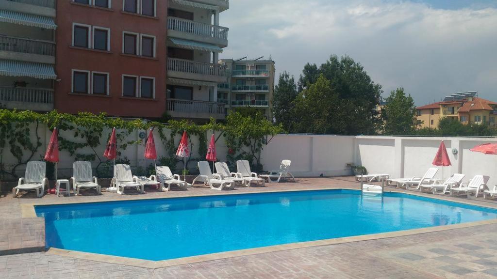 Alba Family Club Hotel Primorsko Buitenkant foto